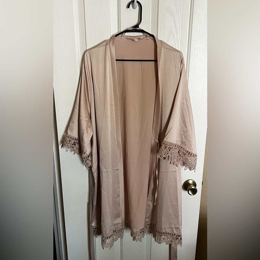 Le Rose blush pink satin trim robe size L/XL